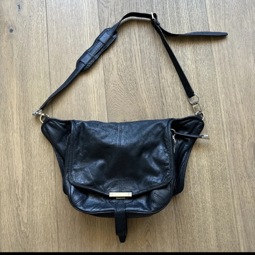 🔥⬇️FINAL PRICE DROP 🔥 2 piece Alexander Wang handbag and wallet